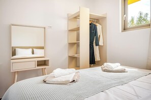 3 bedrooms, iron/ironing board, free WiFi, bed sheets - Beautiful apartment for the whole family with view at the beach (Stalos)