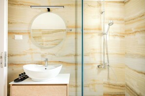 Shower, eco-friendly toiletries, bidet, towels - Beautiful apartment for the whole family with view at the beach (Stalos)