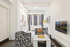 Interior - Inner-City Studio – Walk to Everything! (Melbourne)