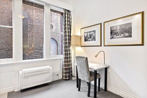 Interior - Inner-City Studio – Walk to Everything! (Melbourne)