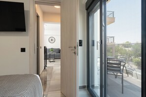 Room - Tower 15 | Superior 1-Bedroom Suite 501 (Thessaloniki)