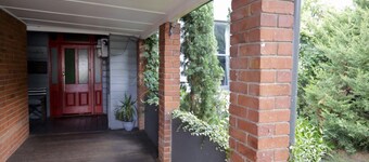 Towncottage Tenterfield Stay with Scenic Views