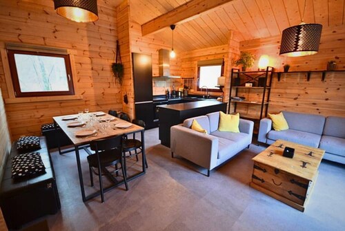 Chalet ardennais avec balcon et sauna
