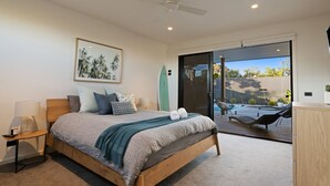 Room - Salty Sixteen Rye Retreat with Pool (Rye)