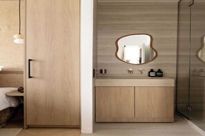 2 bedrooms, desk, iron/ironing board, bed sheets - Superb air-conditioned apartment - Le Marais (Paris)