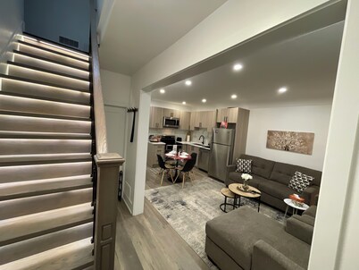 Cozy 3BR home• minutes from the Falls, Restaurants & GO Station•3 Parking