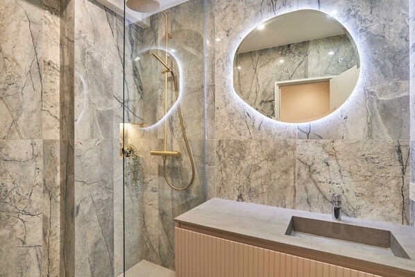 Hair dryer - Elegant appartement with AC - Paris Montorgueil (Paris)