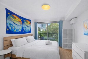 2 bedrooms, desk, Internet, bed sheets - Stylish Bowen Hills Studio Near City Centre (Bowen Hills)