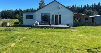 Mount Somers Escape, cosy cottage in the town with great mountain views