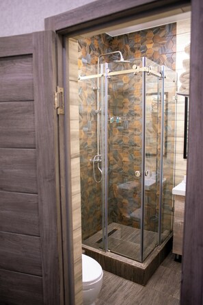 Zweibettzimmer, Stadtblick | Badezimmer
