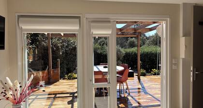 Cosy chalet with terrace and private garden, sleeps 6