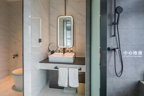 Family Twin Room, City View | Bathroom | Eco-friendly toiletries, hair dryer, bathrobes, towels