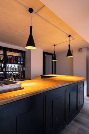Bar (on property) - The Cape Town Club (Cape Town)