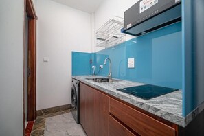 Estudio Deluxe, balcón, vistas al mar | Cocina privada