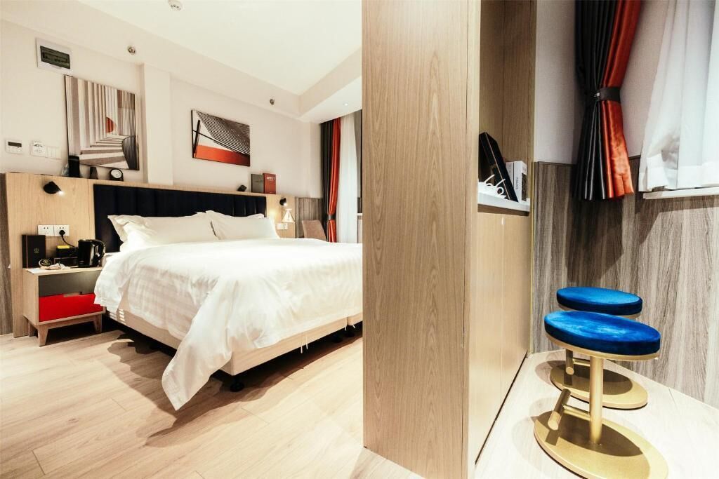 Executive Suite, City View