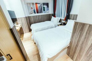 Superior Twin Room, City View | Desk, free WiFi - Shanghai Fish Inn People Square (Shanghai)