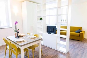 Casa Mustard | Dining