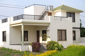 Deluxe Villa | Exterior - Lions Den Gir Resort and Adventure Park (Dhari)