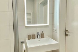 シャワー、ヘアドライヤー、石鹸