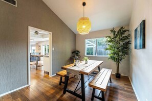Dining - Spacious 4-Bedrooms House with AC Near Domain & Q2, Sleeps 10, Patio + BBQ (Austin)