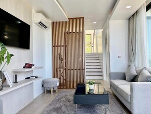 Smart TV, books - Marvelous 2-bedroom villa with AC in Surat Thani (Surat Thani)