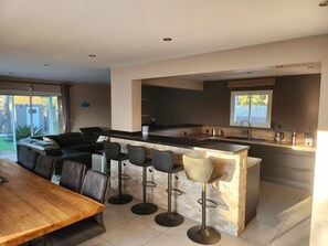 Interior - Villa "Anja" with Private Pool, Wi-Fi, and Air Conditioning (Agde)