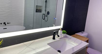 BRAND NEW Hollywood condo, near Runyon Canyon. Free parking