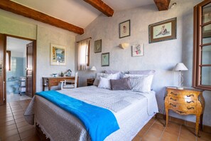 3 bedrooms, iron/ironing board, travel crib, free WiFi