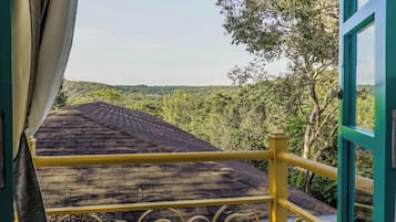 Villa Deluxe, balcon | Enceinte de lâhĂ©bergement