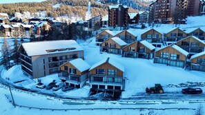 Exterior - Chalet César: Parking/ski room/breakfasts/Draps/cleaning Lift 3min walk (Risoul)