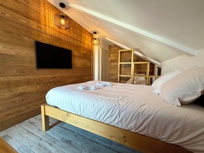 Room - Chalet César: Parking/ski room/breakfasts/Draps/cleaning Lift 3min walk (Risoul)