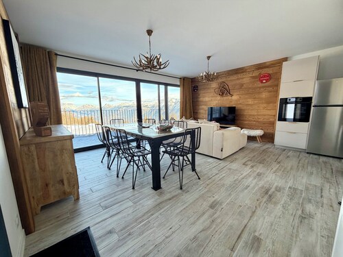 Chalet César: Parking/ski room/breakfasts/Draps/cleaning Lift 3min walk