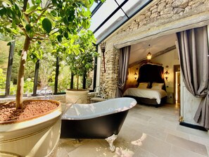 Room - La Petite Bastide blanche, near Ménerbes village. Heated pools, air conditioning (MENERBES)