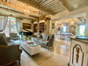 Interior - La Petite Bastide blanche, near Ménerbes village. Heated pools, air conditioning (MENERBES)