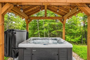 Tina de hidromasaje al aire libre