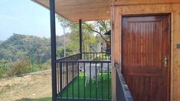 Double Room, Lake View | Property grounds