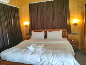 Double Room, Lake View | In-room safe, desk, laptop workspace, blackout drapes - Thorn Kitchen &Hideaways (Hoshiarpur)