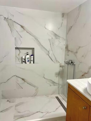 Hair dryer, towels, toilet paper - Acropolis Aura Apartment (Athina)