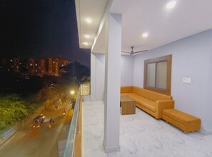 Lobby sitting area - Shree Krishna Hotel  (Ujjain)