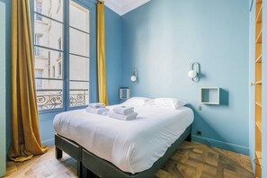 3 Schlafzimmer, Schreibtisch, Bügeleisen/Bügelbrett, Reisekinderbett