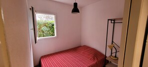 2 bedrooms - T2 cabin apartment on garden level with pedestrian access to the beach (Agde)
