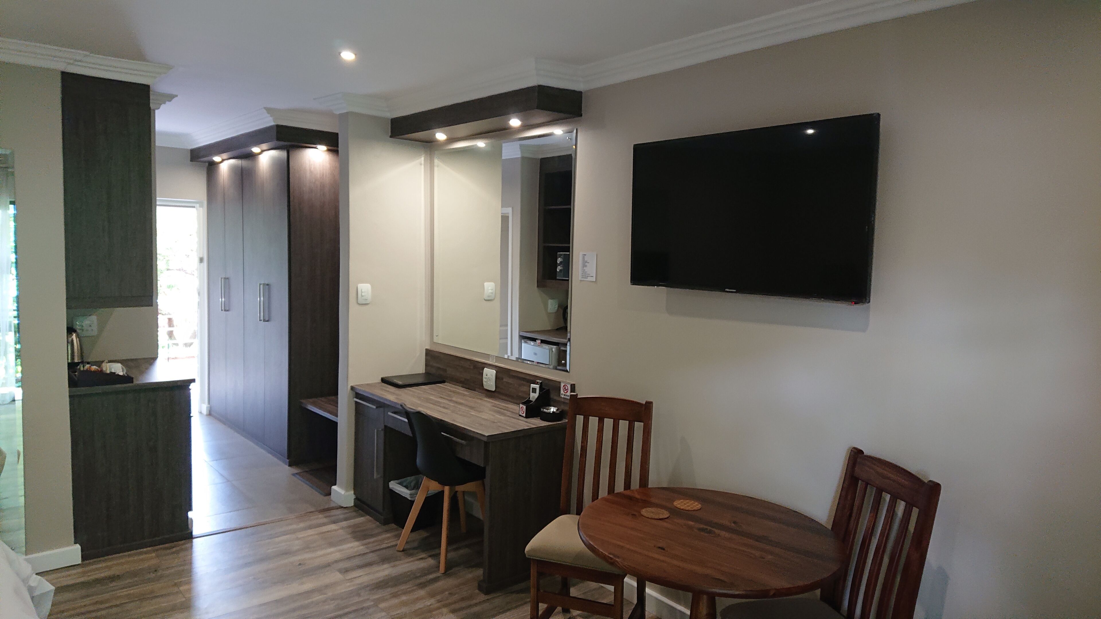 ห้องลักซ์ชัวรี่ทวิน, ระเบียง, วิวสวน | ภายใน