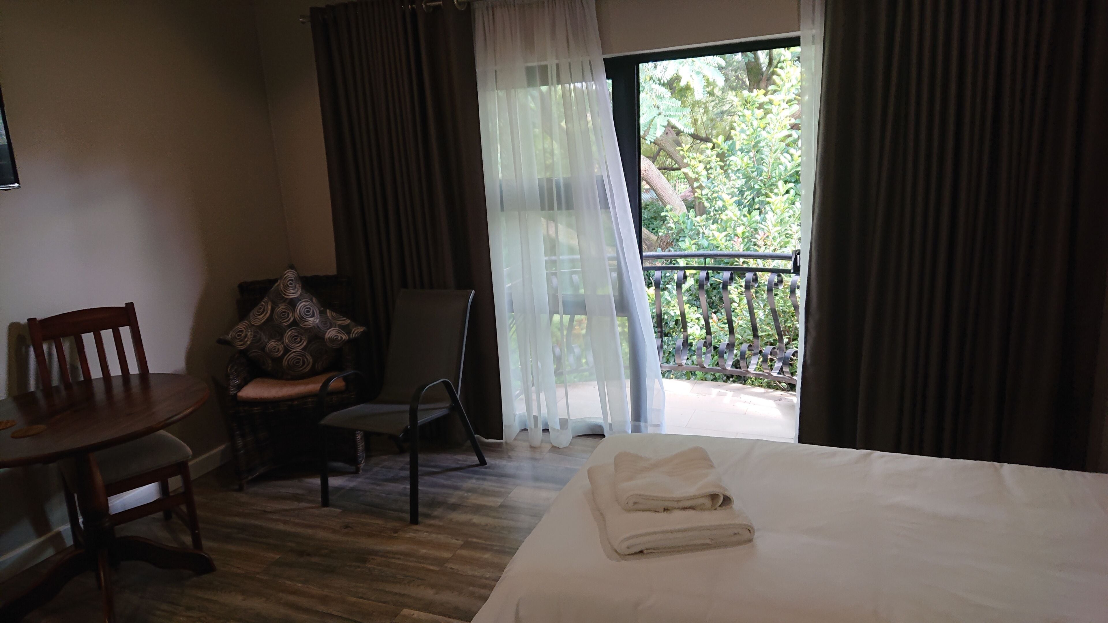 ห้องลักซ์ชัวรี่ทวิน, ระเบียง, วิวสวน