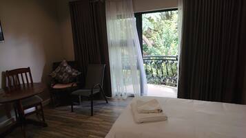 Luxury Twin Room, Balcony, Garden View