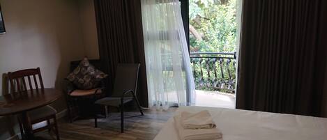Kamar Twin Mewah, balkon, pemandangan kebun