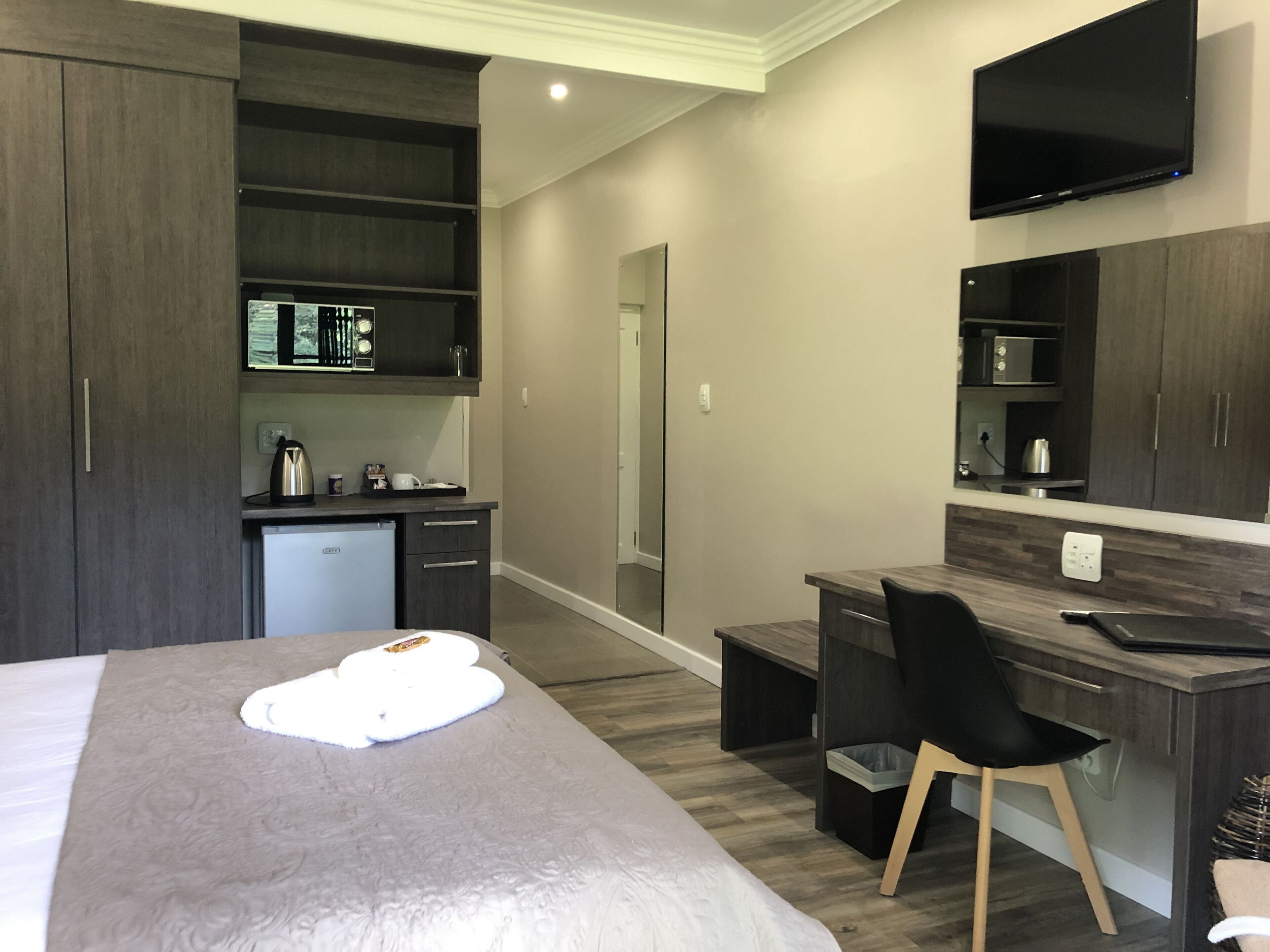Quarto casal superluxo de uso individual, varanda, vista para o jardim | Frigobar (abastecido com itens grátis), cofres nos quartos