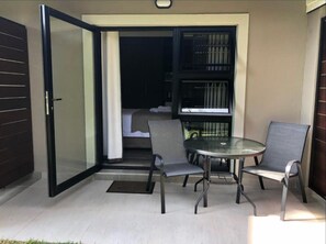 Outdoor dining - Unitas Guesthouse (Centurion)