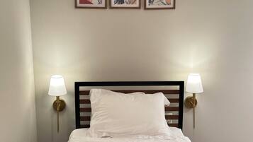 6 bedrooms, iron/ironing board, WiFi, bed sheets