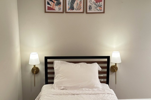 6 bedrooms, iron/ironing board, WiFi, bed sheets
