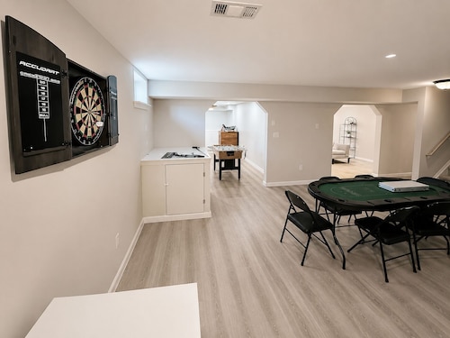 Lakeside Comfort: 6BR w/ Game Room
